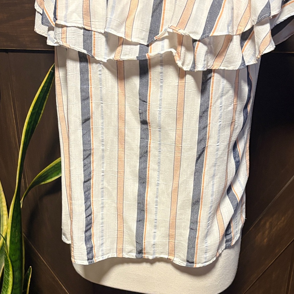 Chic Ruffled Striped Blouse - Picture 4 of 9